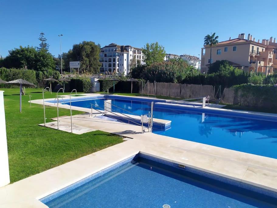 Apartamento Entero Con Solarium En Sabinillas, Con Piscina Y Al Lado Del Puerto De La Duquesa มานิลบา ภายนอก รูปภาพ